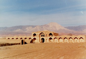 كاروانسراي تاریخی روستای مهر نیازمند بازسازی است